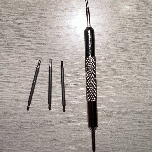 Gold Metal Watch Band with Tool - Picture 2 of 5